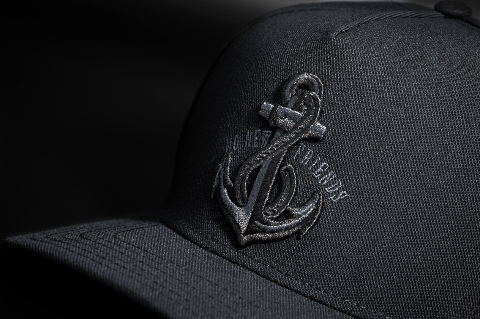 Gorra Curva NO NEW FRIENDS